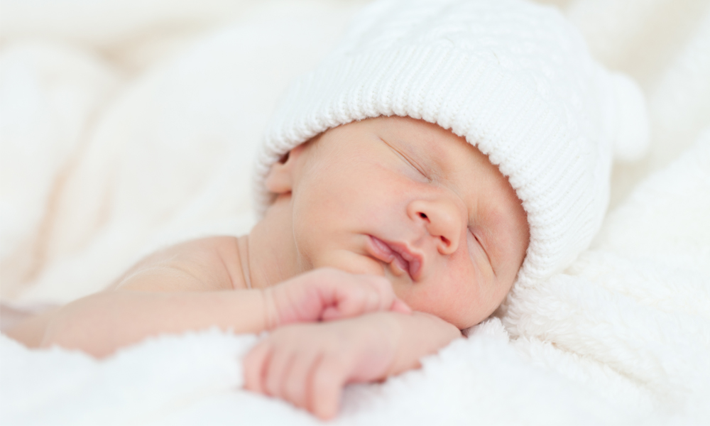 nikkor 35mm f/1.4g lens for newborn photography lifestyle