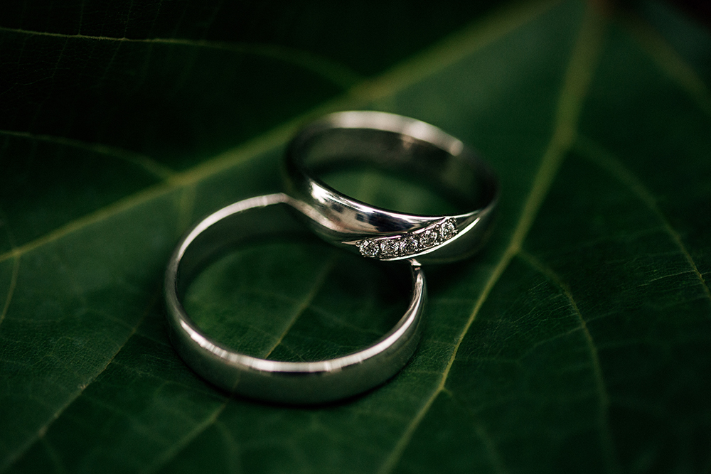 anillo de boda fotografías naturaleza