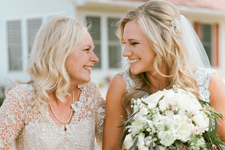 20 Touching Mother of the Bride Photo Ideas to Try