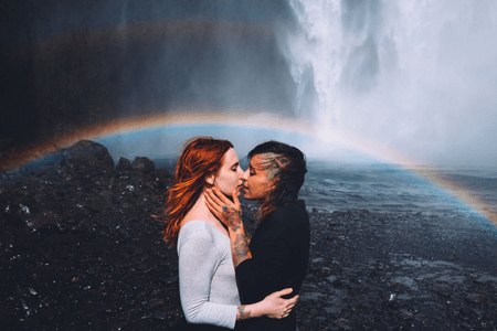 50 Lesbian Photoshoot Ideas: Sweet & Simple Posing