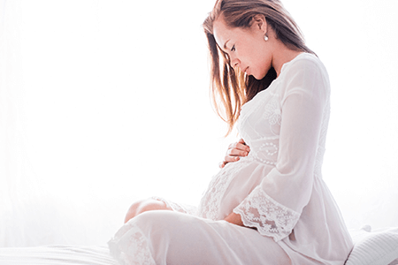 15 Best Maternity Photographers to Inspire in {{%year}}