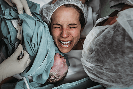 16 Powerful Pics of Childbirth From the IAPBP Contest