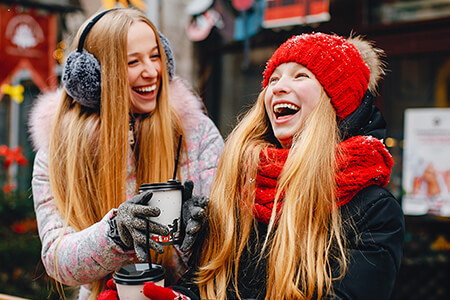 14 Sisters Photo Ideas to Try in {{%year}}