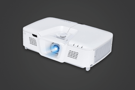 7 Best Home Theater Projectors Under $2000 in {{%year}}