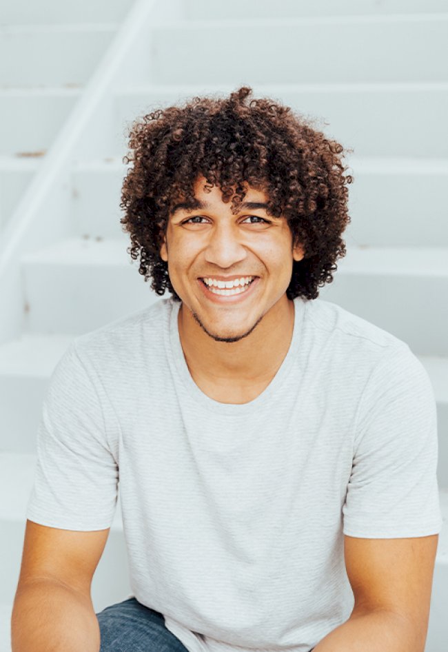 8 Best Try On Glasses Apps For iOS and Android