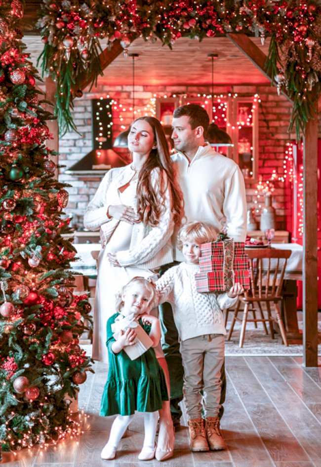 23 Christmas Photo Booth Ideas For Winter Holidays