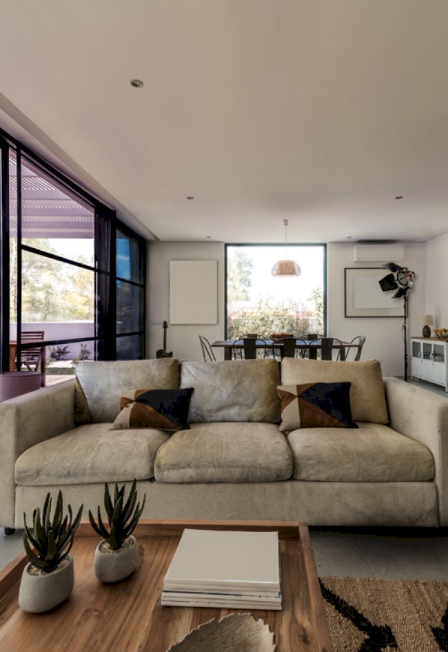 Who Pays for Staging a House and How Much Is It Complete Guide
