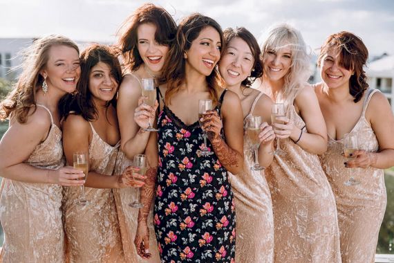 10+ Tips for Fun Bridal Party Pictures - Photography Blog Tips - ISO 1200  Magazine