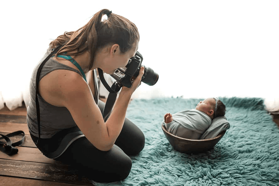 camera for newborn photography with silent shutter mode