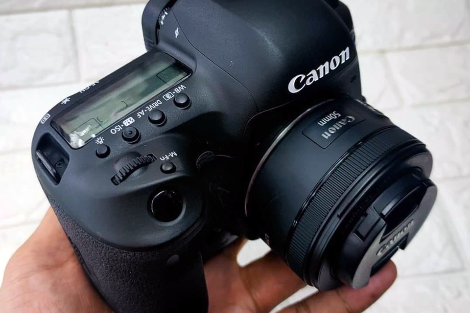 canon eos 5d mark iv design