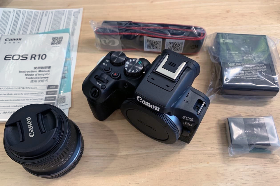 canon eos r10 unpacking