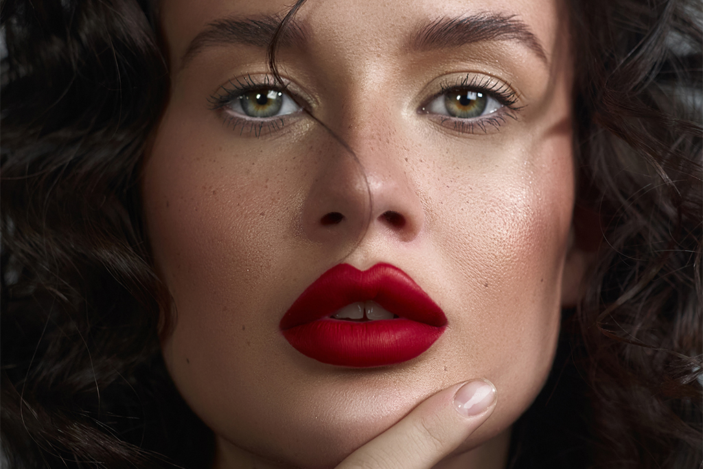 cupids bow lips woman