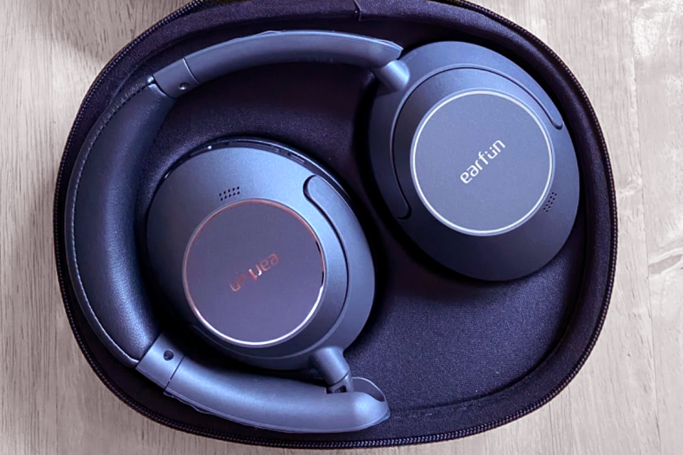 earfun wave pro headphones for school lifestyle