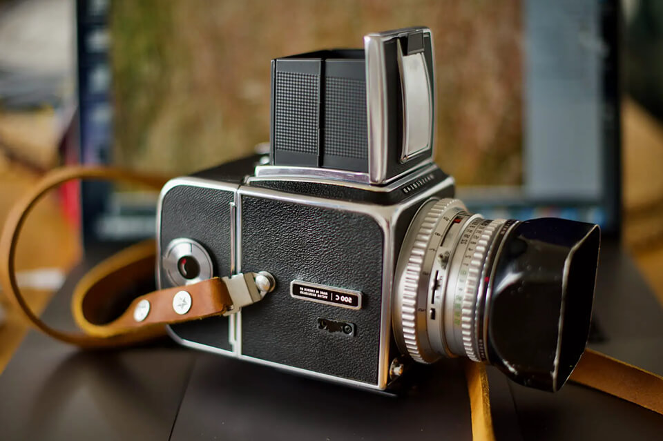 hasselblad 500c/m old camera to buy