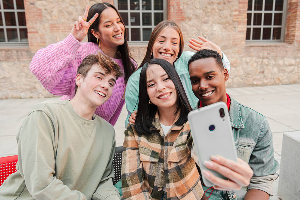 how can i add someone to a picture