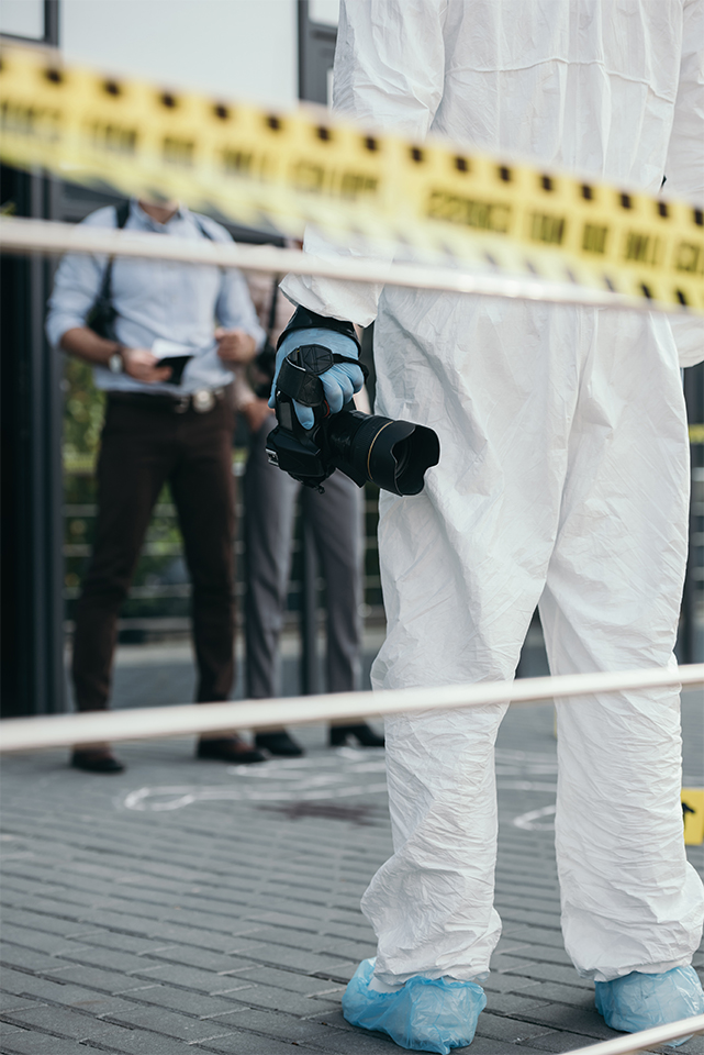 how to become a forensic photographer salary