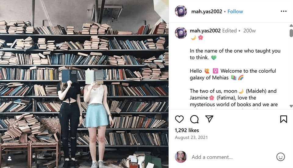 instagram best friend pose for 2 bookstore