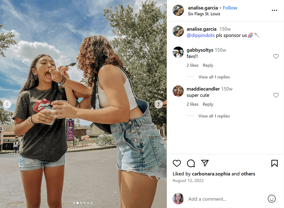 instagram best friend pose for 2 hands