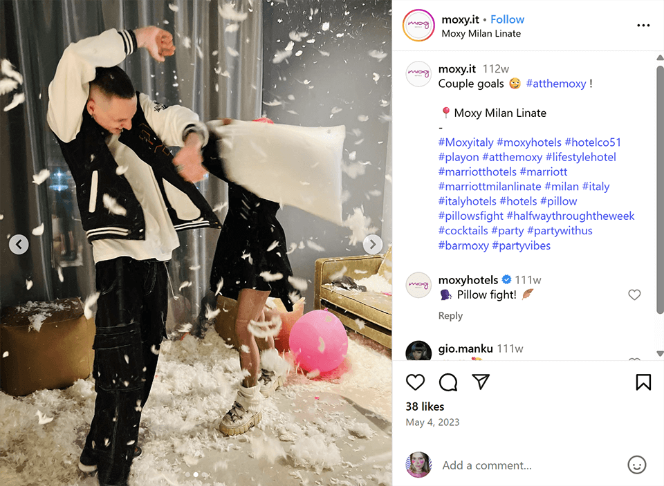 instagram best friend pose for 2 pillow fight