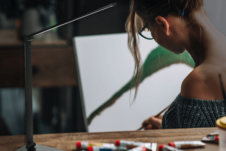 koncept z-bar floor daylight lamp for artists