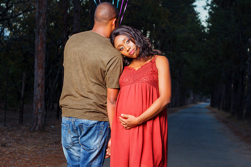 5 Best Poses for Maternity Photoshoots - Artin Photography