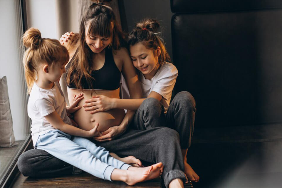 maternity photoshoot poses family tree