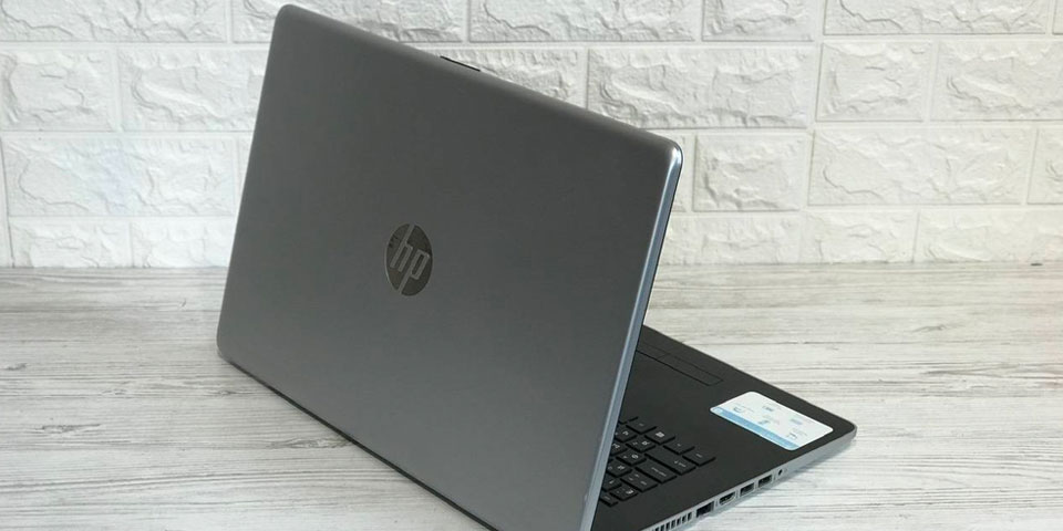 notebook střední třídy hp tpn-i140 17.3