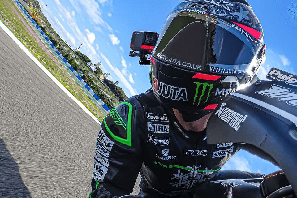 motorcycle helmet camera insta360 one rs