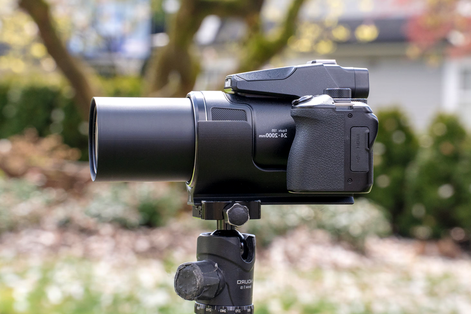 nikon coolpix p950 on the tripod
