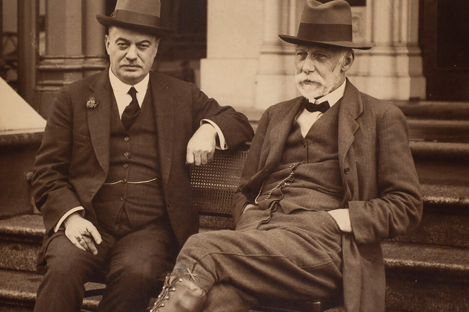 old camera to buy yashica t4