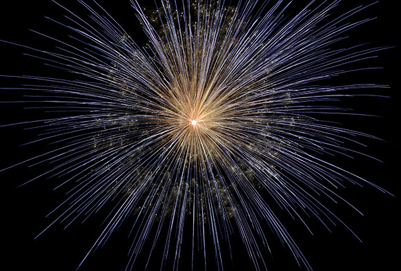superpose des feux d'artifice