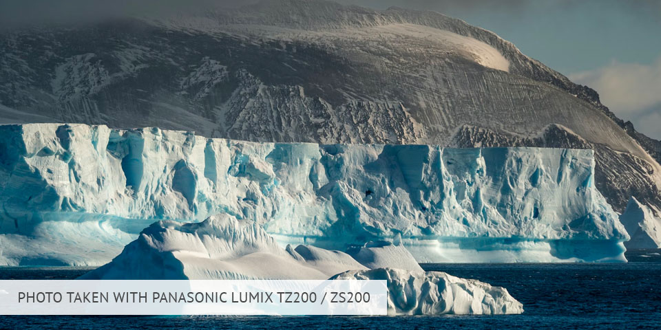 przykładowy aparat kompaktowy panasonic lumix tz200 zs200