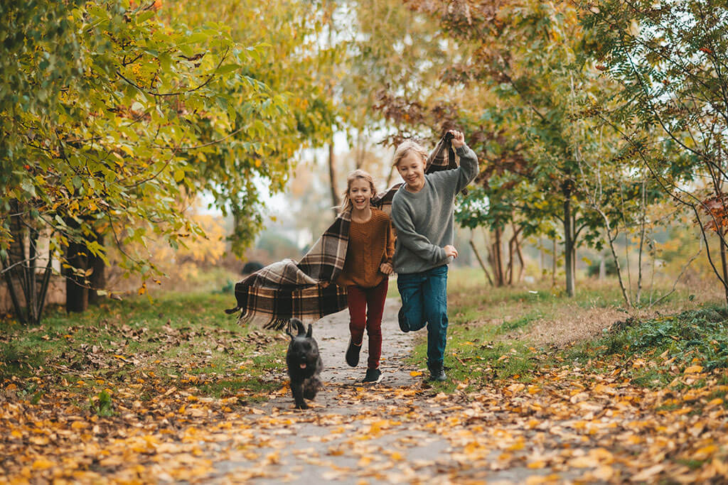 running brother and sister photo idea
