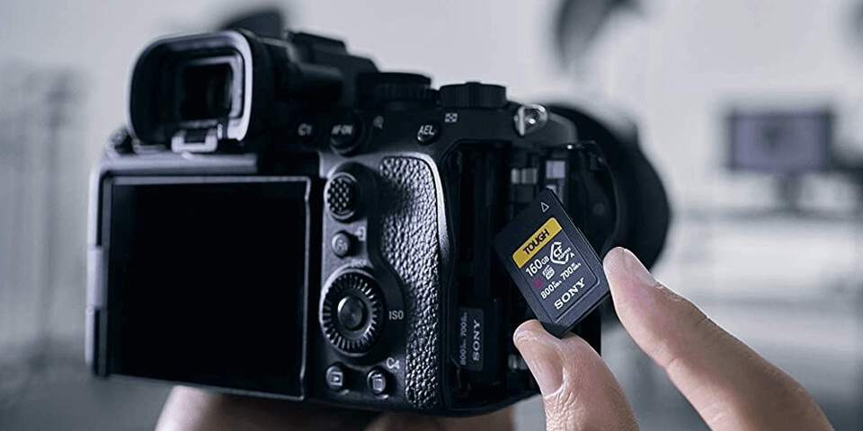 sony cea g80t 80gb cfexpress card lifestyle