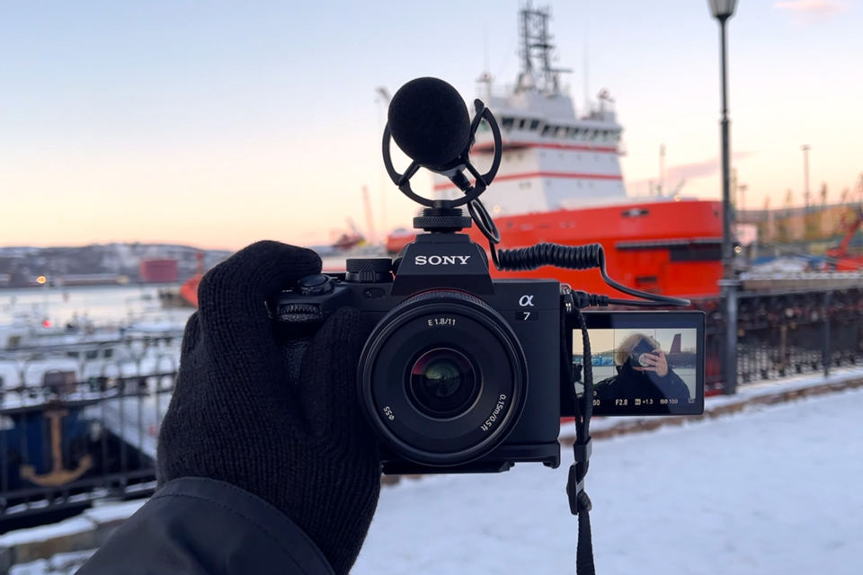 sony e 11mm wide angle lens for sony