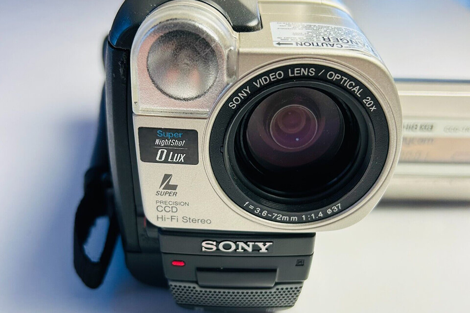sony handycam ccd-trv87 old camera to buy