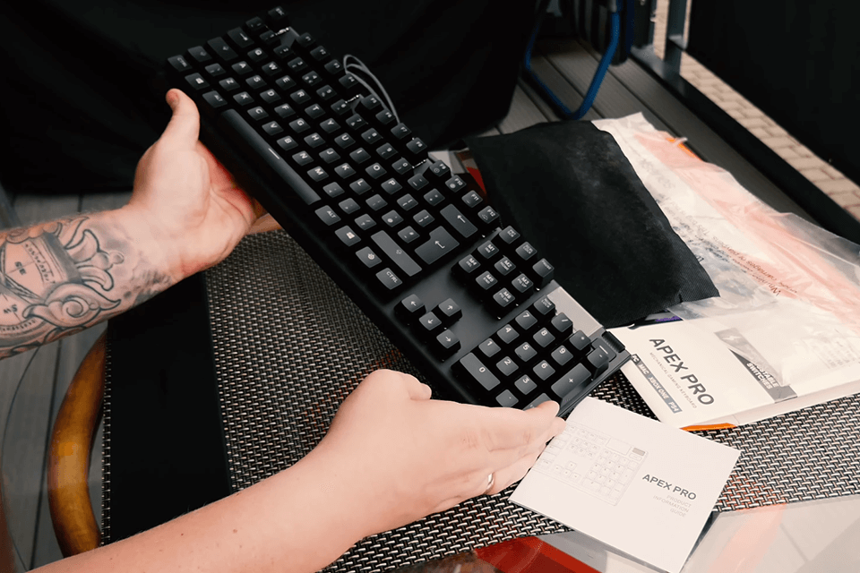 steelseries apex pro mini travel keyboard