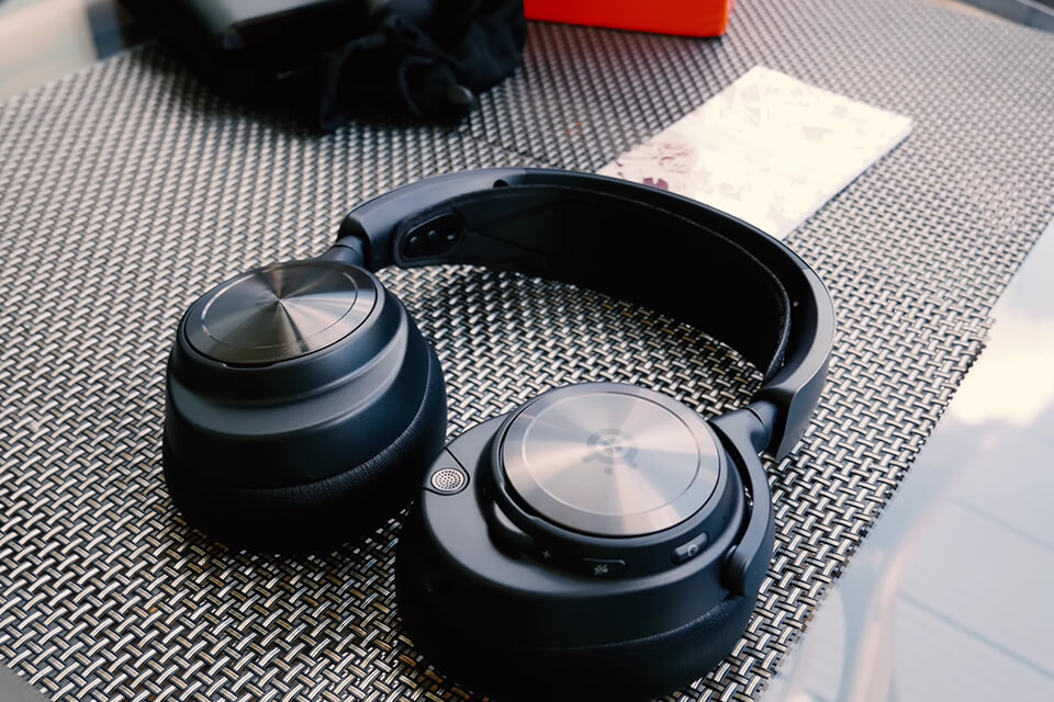 steelseries arctis nova pro headphones under 300