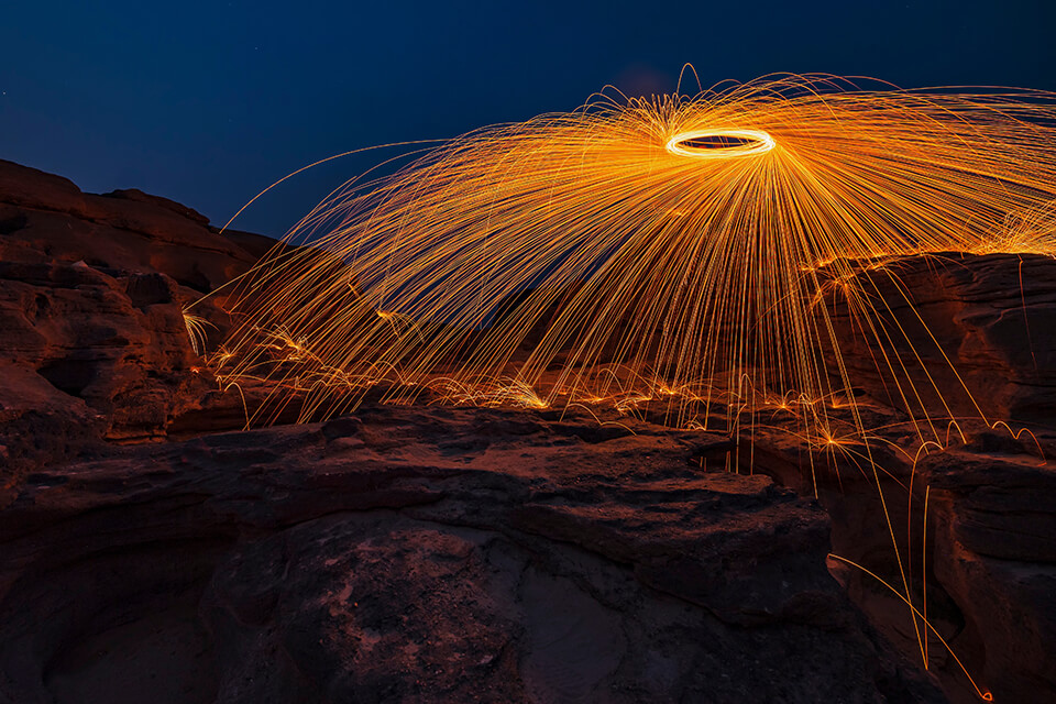 use natural or artificial light to make extraordinary photos