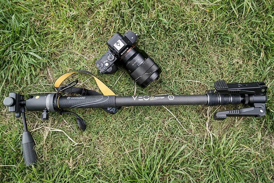 vanguard veo 2 cm-264 carbon fiber camera monopod lifestyle