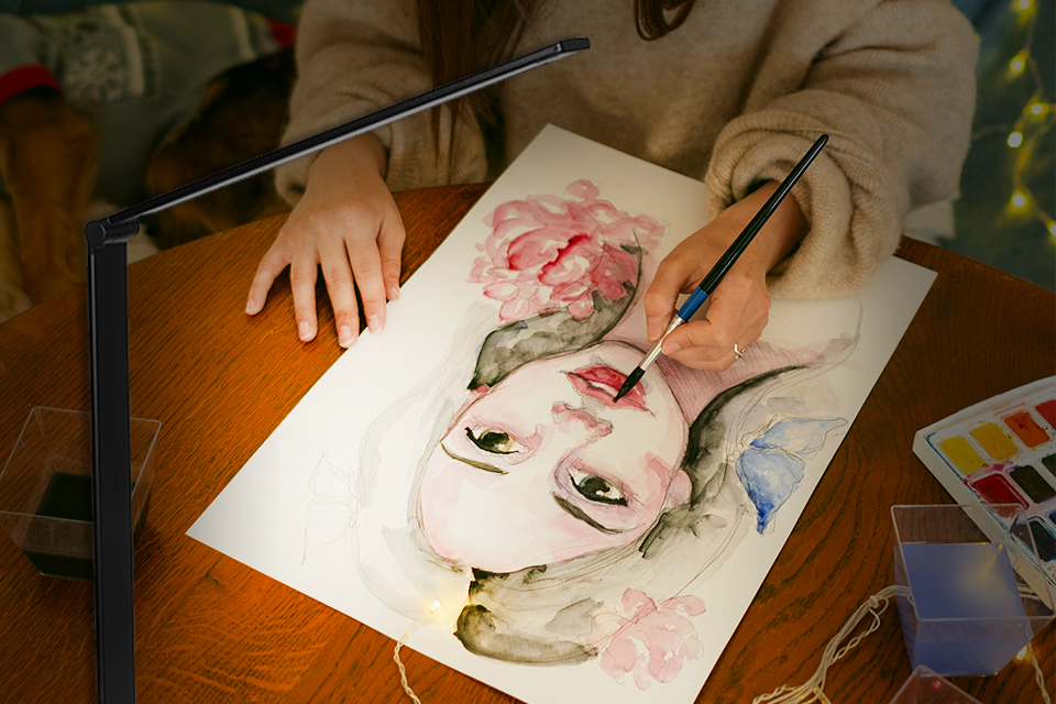 white crown led daylight lamp for artists